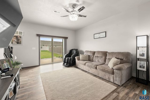 647 Ross St Street, Harrisburg, SD 57032