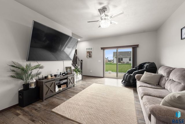 647 Ross St Street, Harrisburg, SD 57032
