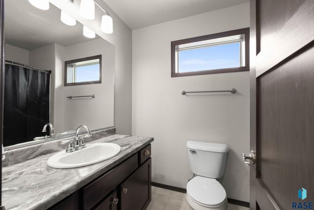 647 Ross St Street, Harrisburg, SD 57032