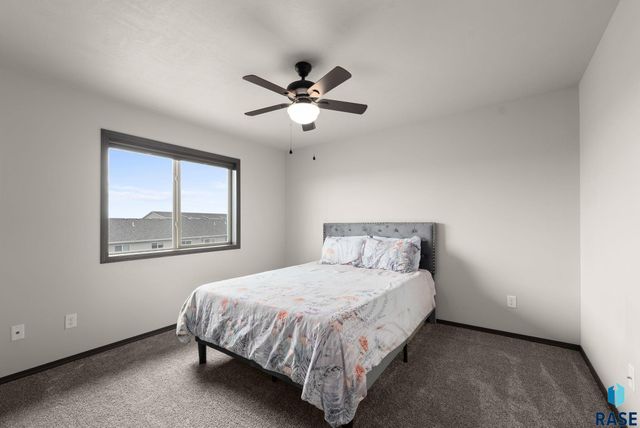 647 Ross St Street, Harrisburg, SD 57032