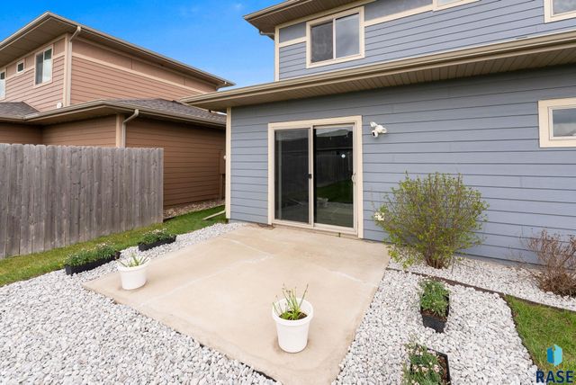 647 Ross St Street, Harrisburg, SD 57032