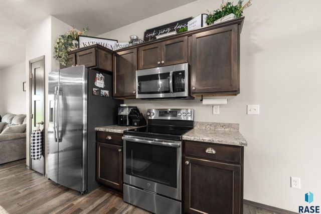 647 Ross St Street, Harrisburg, SD 57032