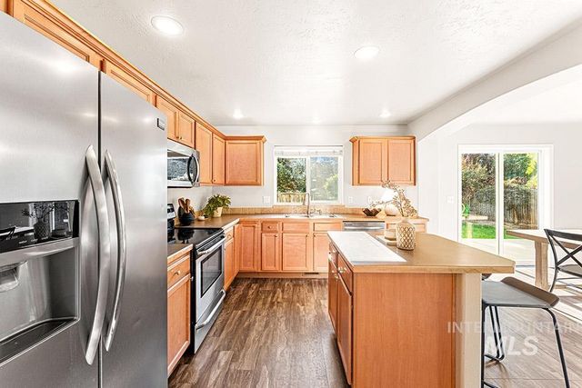 5966 N Silver Maple Ave, Meridian, ID 83646