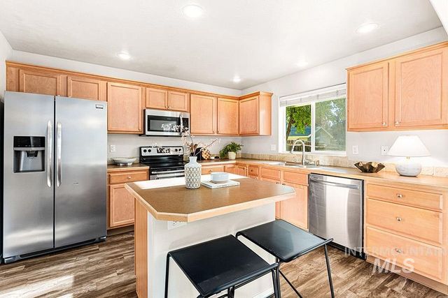 5966 N Silver Maple Ave, Meridian, ID 83646