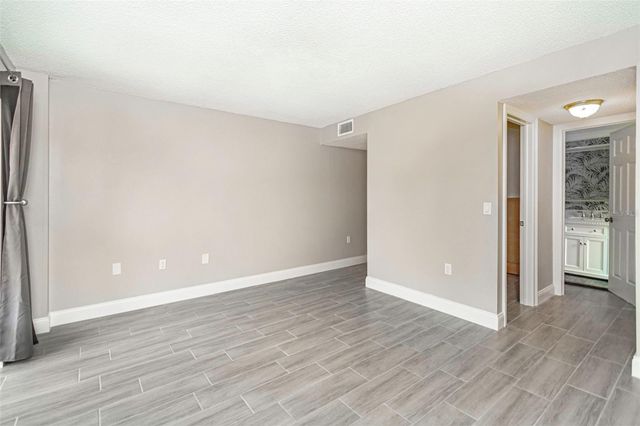 4910 38TH WAY S 111, St Petersburg, FL 33711
