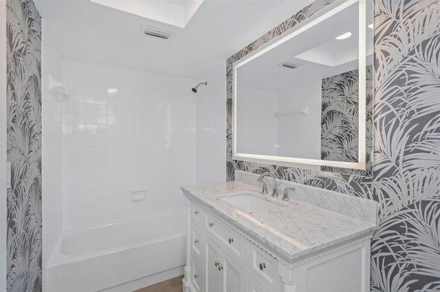 4910 38TH WAY S 111, St Petersburg, FL 33711