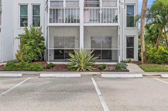 4910 38TH WAY S 111, St Petersburg, FL 33711