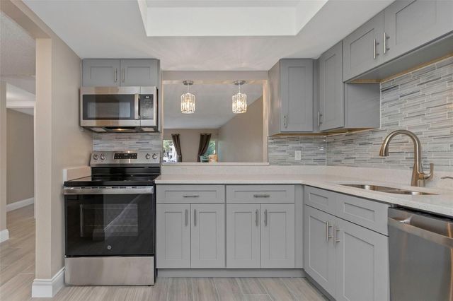 4910 38TH WAY S 111, St Petersburg, FL 33711