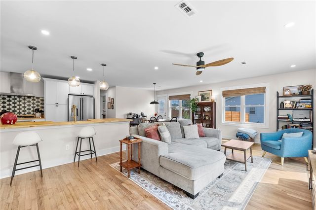 2000 W Lawson Street, Fayetteville, AR 72703