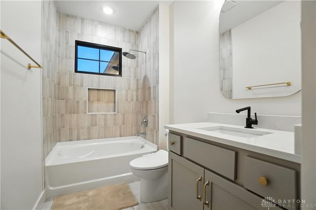 1943 Horseshoe Bend, Dayton, OH 45458