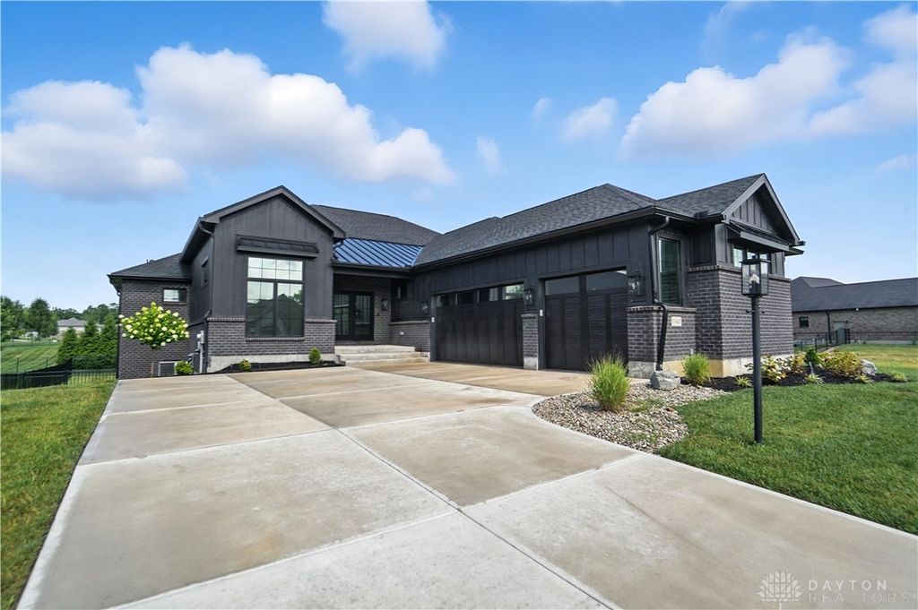 1943 Horseshoe Bend, Dayton, OH 45458