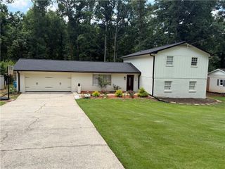 1208 Golden Circle SW, Lilburn, GA 30047