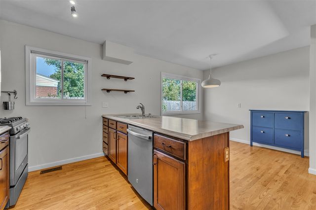 2820 Hollywood Drive, Ann Arbor, MI 48103