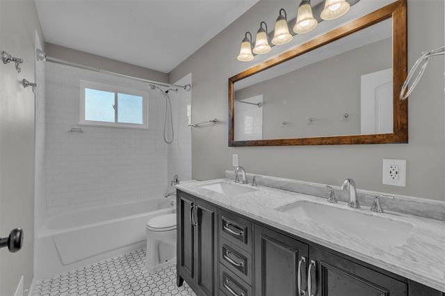 2820 Hollywood Drive, Ann Arbor, MI 48103