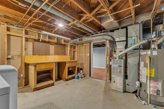2820 Hollywood Drive, Ann Arbor, MI 48103