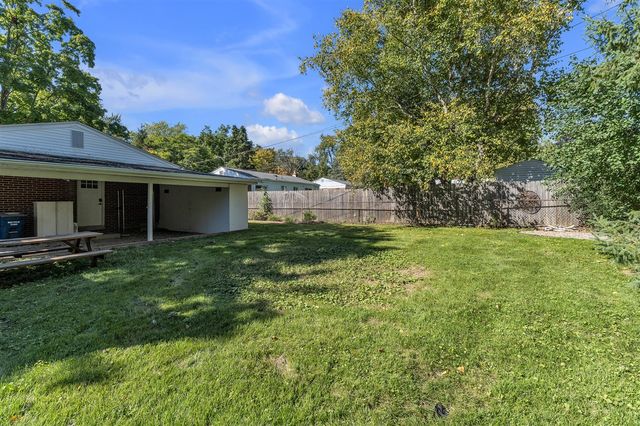 2820 Hollywood Drive, Ann Arbor, MI 48103