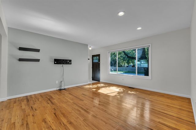 2820 Hollywood Drive, Ann Arbor, MI 48103