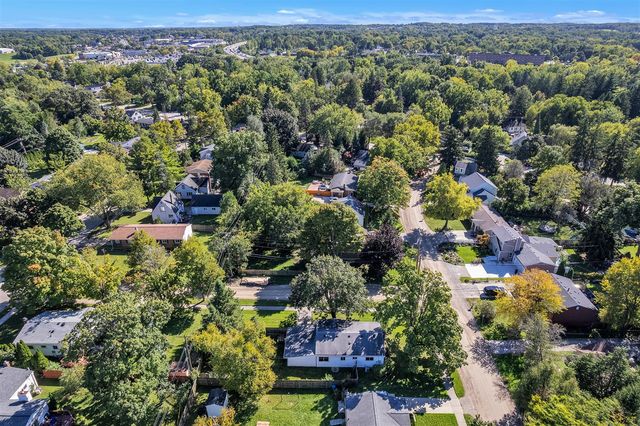 2820 Hollywood Drive, Ann Arbor, MI 48103