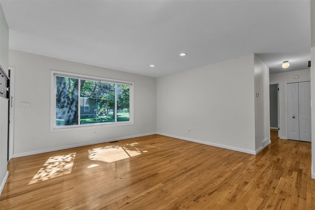 2820 Hollywood Drive, Ann Arbor, MI 48103