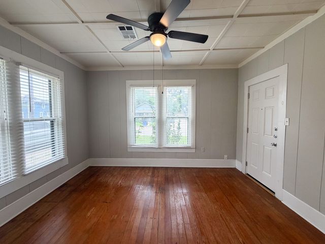 205 W Gilmer Street, Ennis, TX 75119