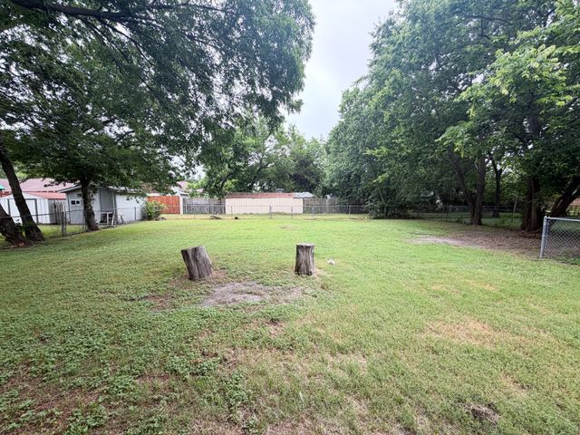 205 W Gilmer Street, Ennis, TX 75119