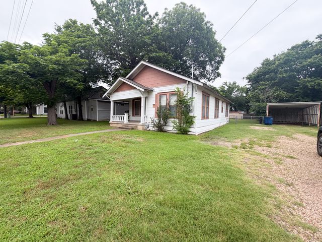 205 W Gilmer Street, Ennis, TX 75119