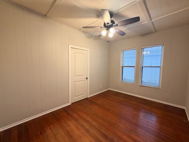 205 W Gilmer Street, Ennis, TX 75119