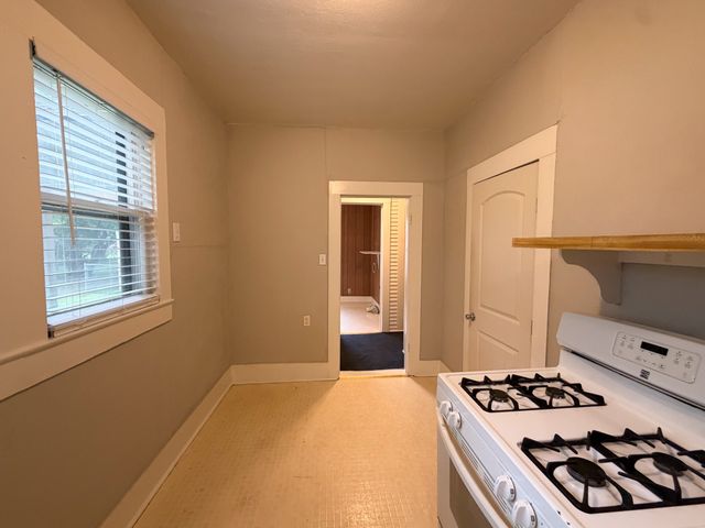 205 W Gilmer Street, Ennis, TX 75119