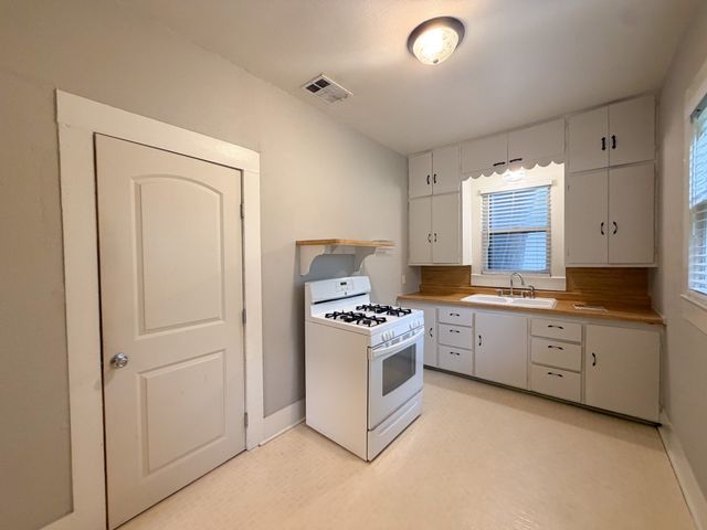 205 W Gilmer Street, Ennis, TX 75119