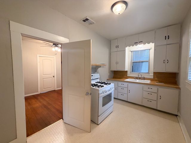 205 W Gilmer Street, Ennis, TX 75119