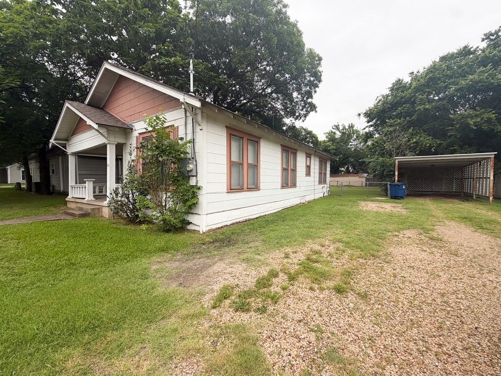 205 W Gilmer Street, Ennis, TX 75119