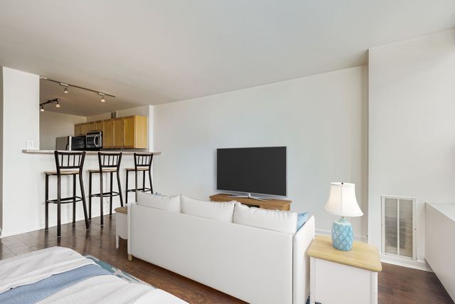 655 W Irving Park Road 4109, Chicago, IL 60613