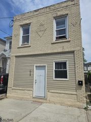 1029 E Grand St, Elizabeth City, NJ 07201