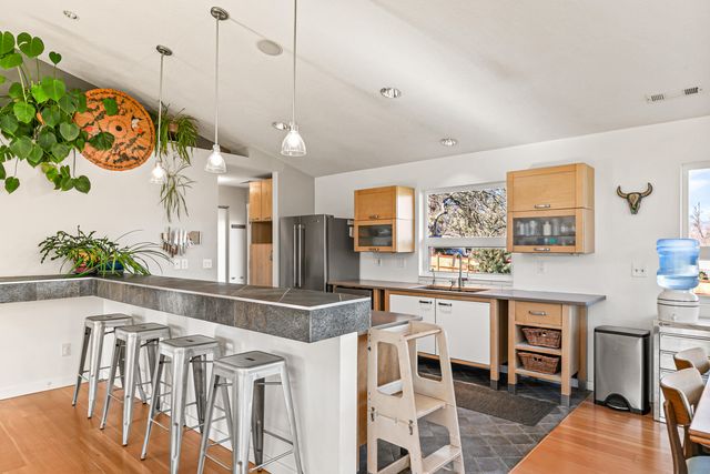 10 Velna Way, Ashland, OR 97520