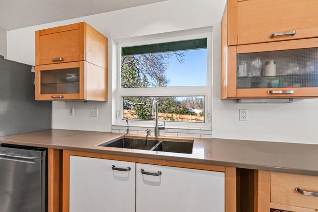 10 Velna Way, Ashland, OR 97520