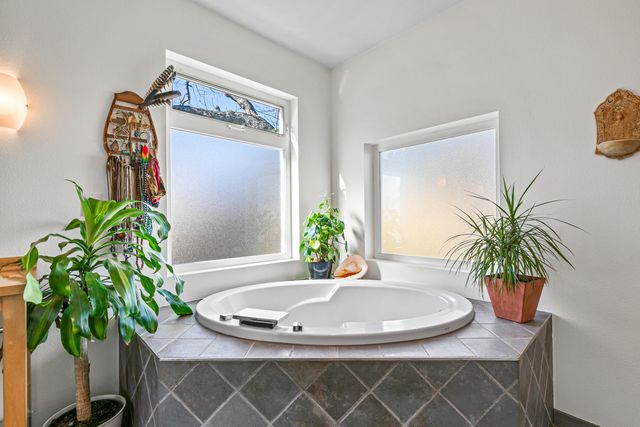 10 Velna Way, Ashland, OR 97520