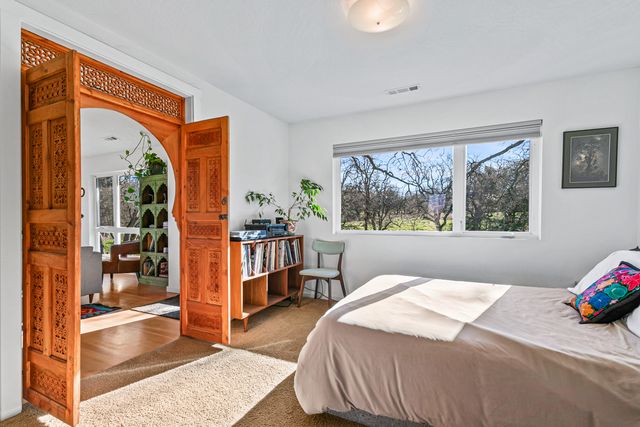 10 Velna Way, Ashland, OR 97520