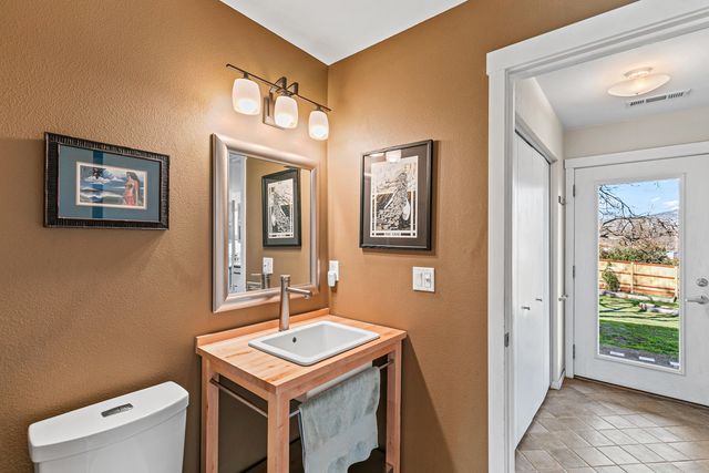 10 Velna Way, Ashland, OR 97520