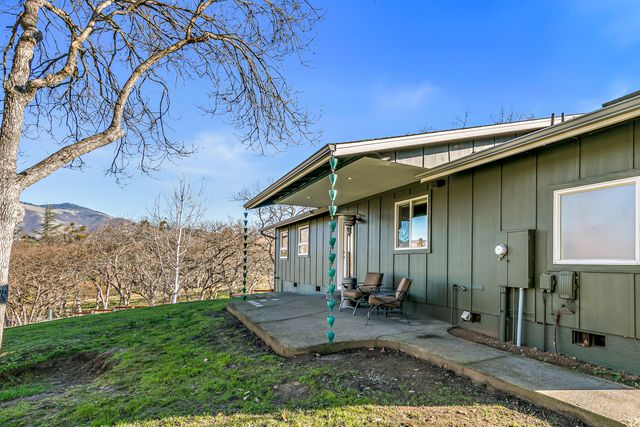 10 Velna Way, Ashland, OR 97520