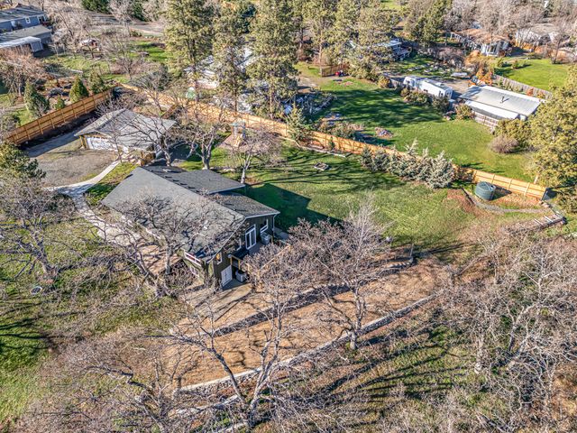 10 Velna Way, Ashland, OR 97520