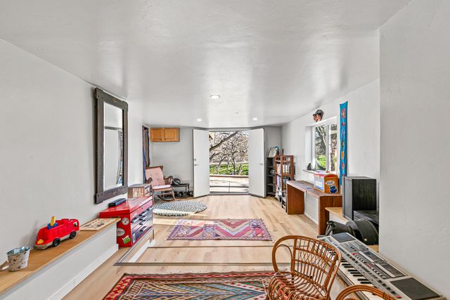 10 Velna Way, Ashland, OR 97520