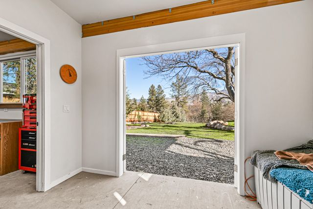 10 Velna Way, Ashland, OR 97520