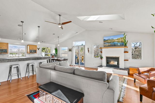 10 Velna Way, Ashland, OR 97520