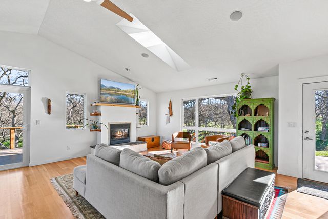 10 Velna Way, Ashland, OR 97520