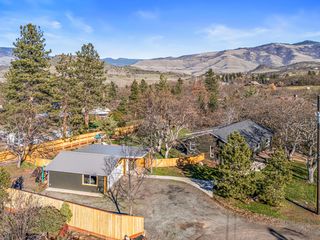10 Velna Way, Ashland, OR 97520