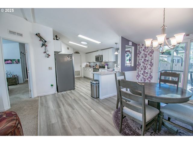 3700 BABCOCK Ln 144, Eugene, OR 97401