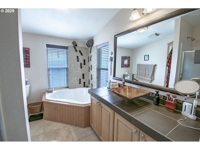 3700 BABCOCK Ln 144, Eugene, OR 97401