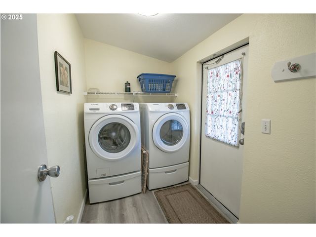 3700 BABCOCK Ln 144, Eugene, OR 97401