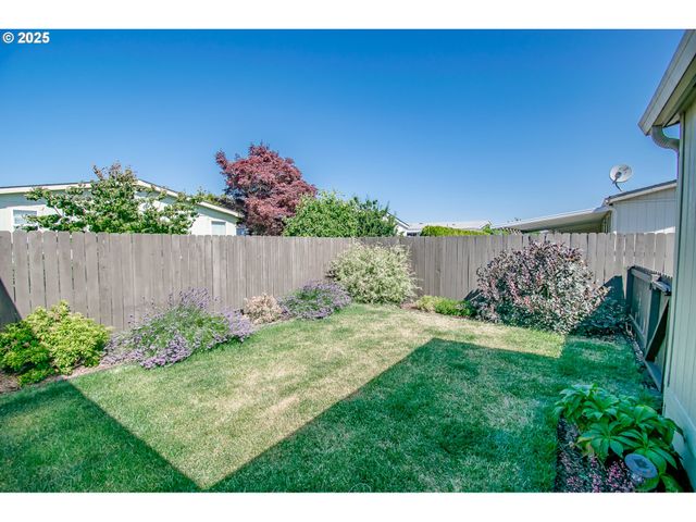 3700 BABCOCK Ln 144, Eugene, OR 97401