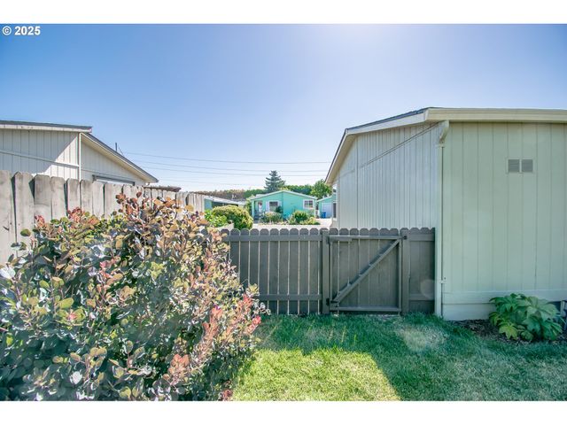 3700 BABCOCK Ln 144, Eugene, OR 97401